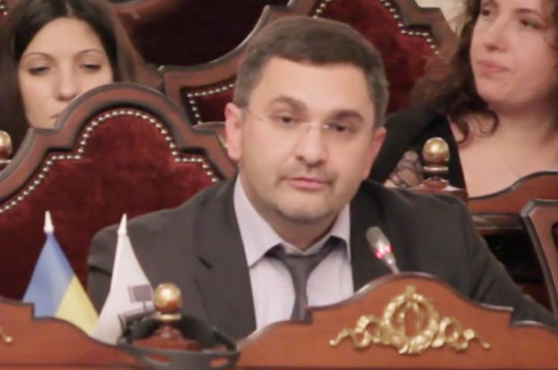 В Херсоне Иванищук пополнил свой автопарк несколькими не принадлежащими ему дорогими иномарками