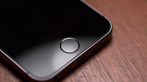 Трамп обратился к Тиму Куку, потому что ему не нравится дизайн новых iPhone Трамп обратился к Тиму Куку, потому что ему не нравится дизайн новых iPhone