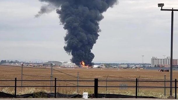 В США разбился бомбардировщик Boeing, погибли 7 человек: фото, видео В США разбился бомбардировщик Boeing, погибли 7 человек: фото, видео
