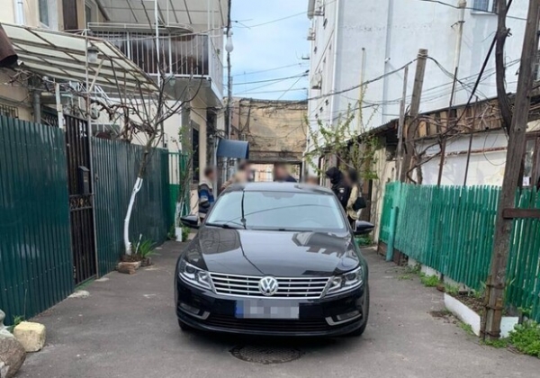 Выезжал со двора задним ходом: в Одессе автомобиль насмерть сбил старушку