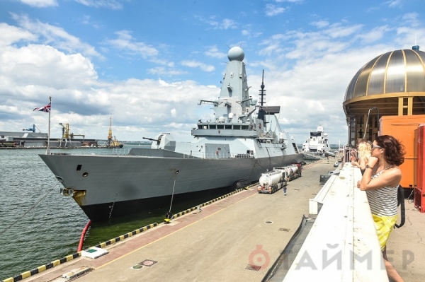 В британском Минобороны опровергли бомбёжку курса эсминца, идущего из Одессы в Грузию, а МИД Украины негодует