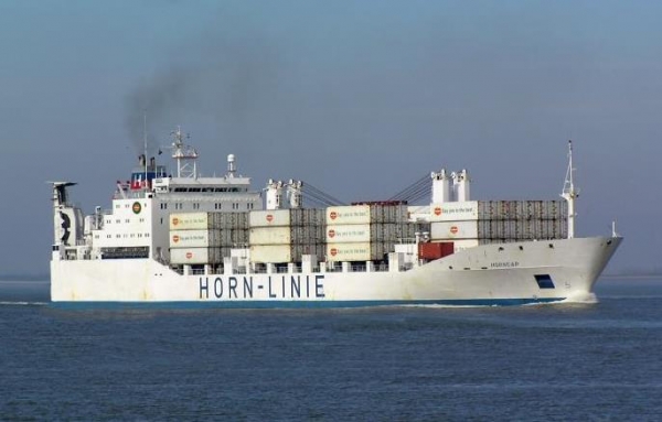 Украинские моряки застряли на борту аварийного судна в Джибути