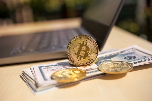 
В Киеве аферисты заработали 250 млн грн на фейковой криптовалюте
