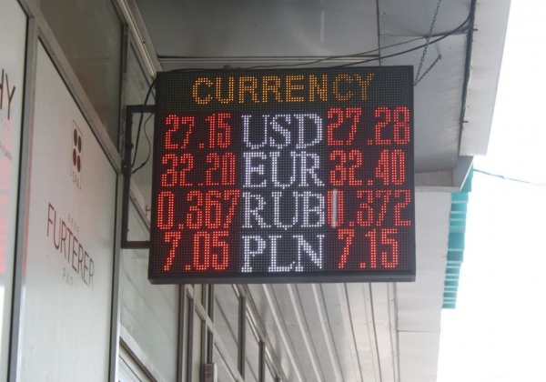 
В ожидании первых продаж валюты от аграриев. Какой курс доллара в понедельник, 5 июля
