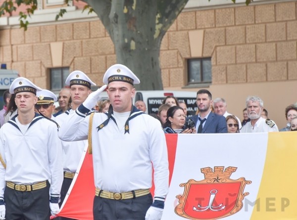 В Одессе торжественно подняли флаг города