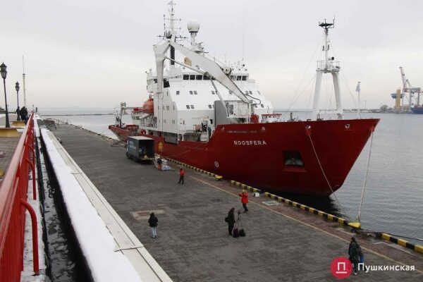 Ледокол &laquo;Ноосфера&raquo; уходит из Одессы в первый рейс: как он доберется до Антарктики и что будет делать. Фото