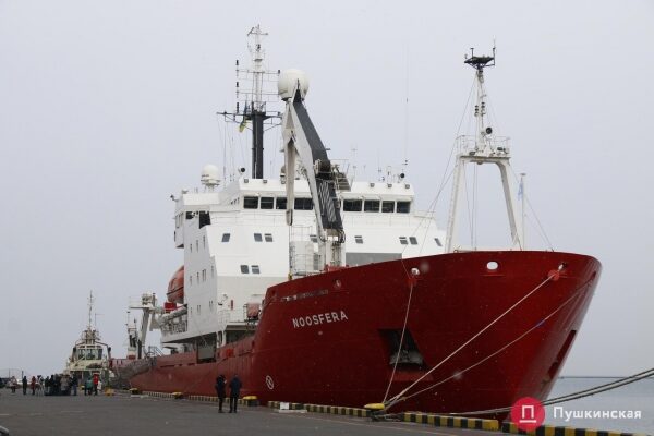 Ледокол &laquo;Ноосфера&raquo; уходит из Одессы в первый рейс: как он доберется до Антарктики и что будет делать. Фото
