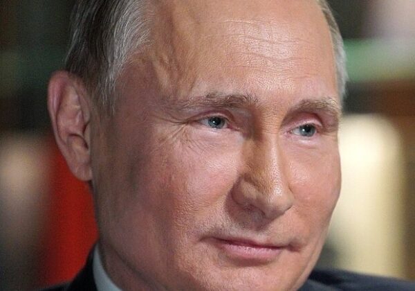 Путин подписал указы о признании "ДНР" и "ЛНР" - видео