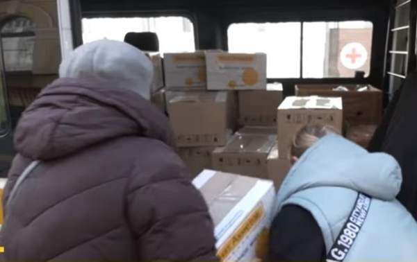 Фонд Ахметова обеспечил продуктовыми наборами три района Киева