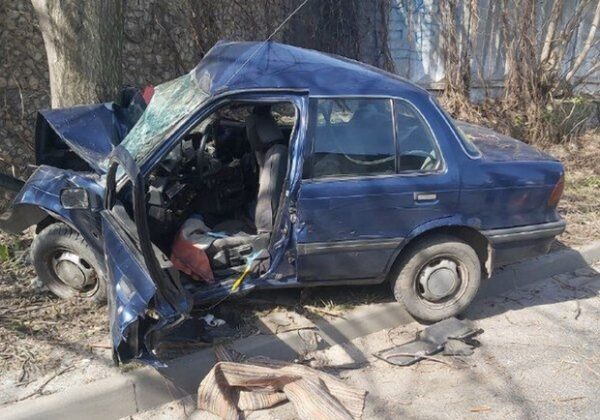 В Одессе автомобиль влетел в дерево: водитель погиб