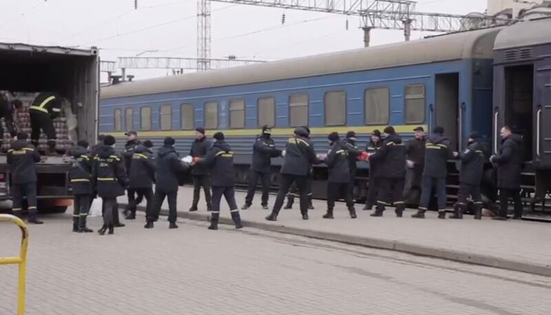 Сотні тонн гуманітарної допомоги прямують до&nbsp;найбільш постраждалих регіонів України&nbsp;&mdash; ОП