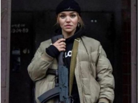 Коли почали бомбити Київ, одразу пішла у&nbsp;військкомат: концертний гример MONATIK розповіла, як&nbsp;вступила до&nbsp;тероборони
