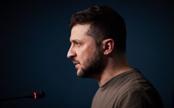 Владимир Зеленский лишил званий двух генералов-предателей Владимир Зеленский лишил званий двух генералов-предателей