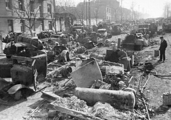 Баррикады, разрушения и оккупация: Одесса во время Второй мировой войны в фотографиях Баррикады, разрушения и оккупация: Одесса во время Второй мировой войны в фотографиях