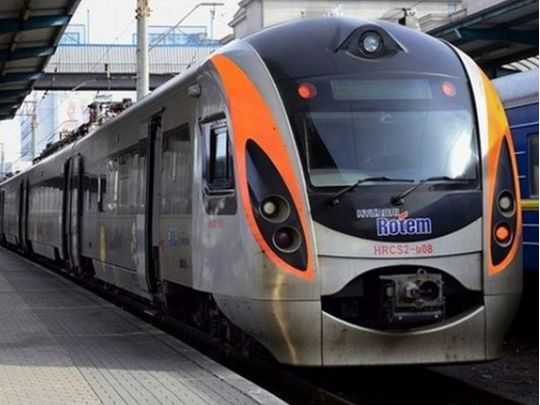 «Дуже зручний час, щоб пересісти на інші маршрути»: «Укрзалізниця» запустила новий потяг до Польщі