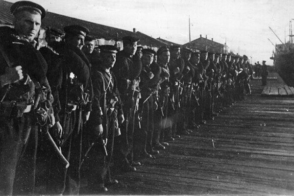 Баррикады, разрушения и оккупация: Одесса во время Второй мировой войны в фотографиях Баррикады, разрушения и оккупация: Одесса во время Второй мировой войны в фотографиях