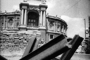 Баррикады, разрушения и оккупация: Одесса во время Второй мировой войны в фотографиях Баррикады, разрушения и оккупация: Одесса во время Второй мировой войны в фотографиях
