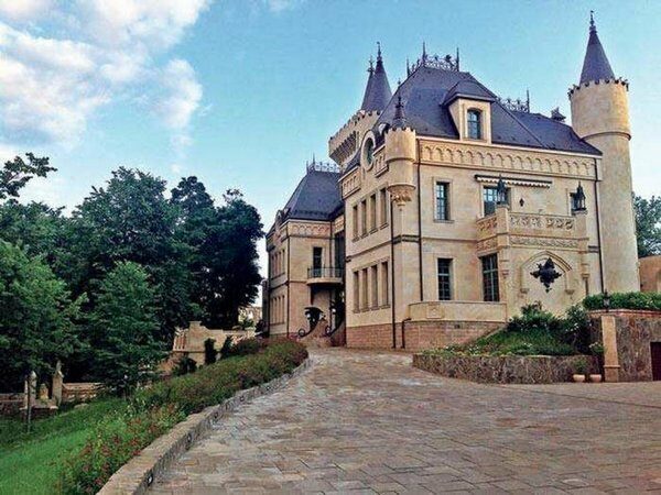 У&nbsp;Пугачової та&nbsp;Галкіна хочуть відібрати їхній родовий замок