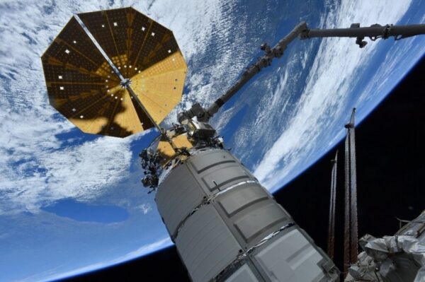 NASA сможет удержать МКС на орбите без России: что придумали американцы NASA сможет удержать МКС на орбите без России: что придумали американцы