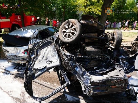 Смертельна ДТП за участю 5 автомобілів у Запоріжжі: двоє людей загинуло, п'ять травмовано (фото)