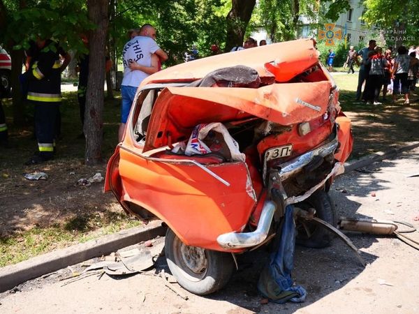 Смертельна ДТП за участю 5 автомобілів у Запоріжжі: двоє людей загинуло, п'ять травмовано (фото)