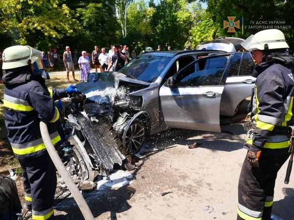 Смертельна ДТП за участю 5 автомобілів у Запоріжжі: двоє людей загинуло, п'ять травмовано (фото)