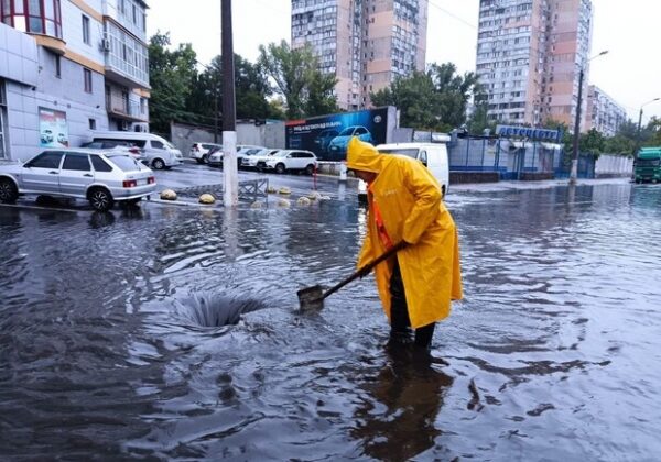 На Одессу снова обрушилась непогода: какие улицы затопило На Одессу снова обрушилась непогода: какие улицы затопило