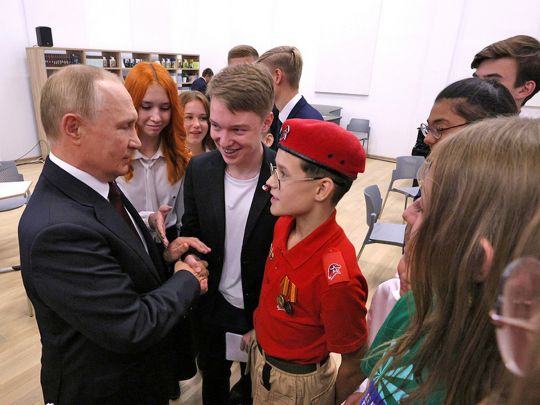 &laquo;Рашизм головного мозку&raquo;: путін перед зустріччю зі&nbsp;школярами змусив їх&nbsp;сидіти два тижні на&nbsp;карантині