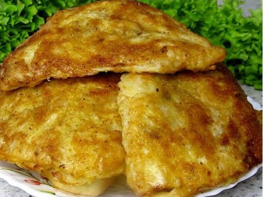 Соковиті капустяні чебуреки з м'ясом від Лізи Глінської: ідеальна страва для тих, хто стежить за фігурою, але дуже любить м'ясне (відео)