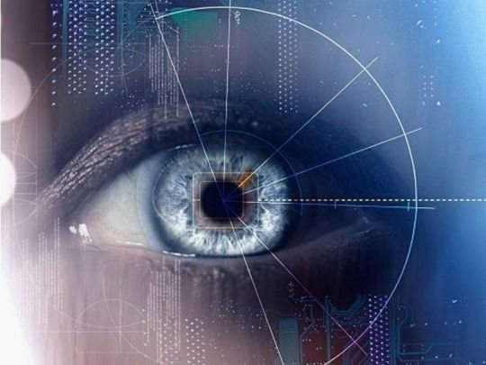 Небезпечні плями, мушки та&nbsp;&laquo;блискавки&raquo; в&nbsp;очах: як&nbsp;зберегти зір при пошкоджені сітківки