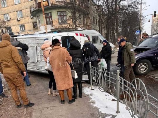 У Києві джип влетів у «швидку»: машина медиків перекинулася (фото, відео)