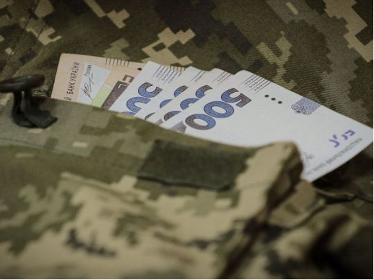 Військові не отримують виплати: адвокат розповів, куди звертатись