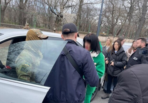 Судью, которая "погорела" на взятке, возьмут под стражу