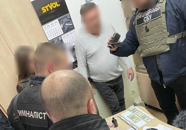 В Одесской области таможенник попался на взятке в 600 долларов В Одесской области таможенник попался на взятке в 600 долларов