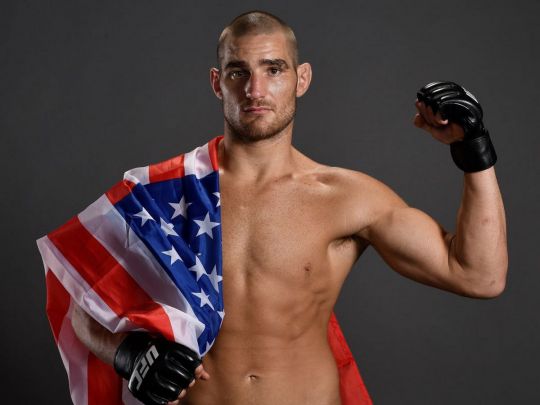 Боєць із&nbsp;США побив скандального росіянина у&nbsp;головному поєдинку UFC: відео видовищного нокауту
