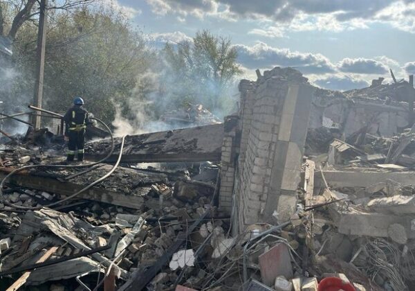 Оккупанты ударили по кафе и магазину в Харьковской области: 50 погибших