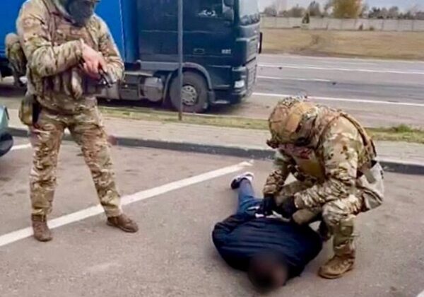 В Одессе "накрыли" канал "уклонистов": брали по $3000 с человека (видео) В Одессе "накрыли" канал "уклонистов": брали по $3000 с человека (видео)