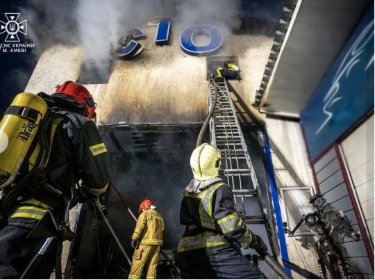 В&nbsp;Києві потужно горіла АЗС: постраждала людина