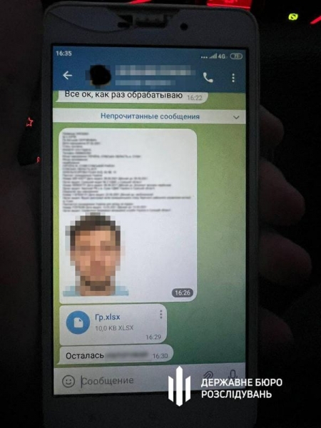 Знаходив «компромат» на кожного: правоохоронець продавав у мережі важливу для багатьох українців інформацію