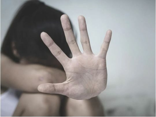 Прийшла в&nbsp;гості до&nbsp;рідного дядька і&nbsp;поплатилася за&nbsp;довіру: на&nbsp;Київщині чоловік зґвалтував 14-річну племінницю
