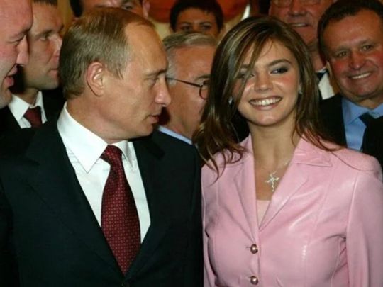 Звільнили з-під &laquo;домашнього арешту&raquo;: на&nbsp;публіці коханка путіна виглядала похмурою
