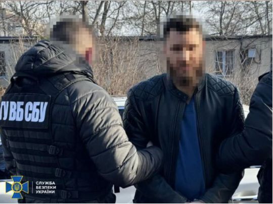 Причетні голова ВЛК та&nbsp;депутат: правоохоронці заблокували ще&nbsp;4 схеми виїзду ухилянтів за&nbsp;кордон