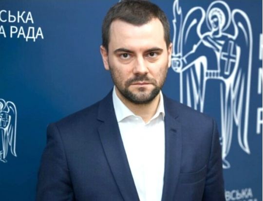 Будинок у&nbsp;розкішному містечку, тендери без конкуренції: що&nbsp;ховається за&nbsp;моніторингом ЗМІ від &laquo;слуги&raquo; Мариківського