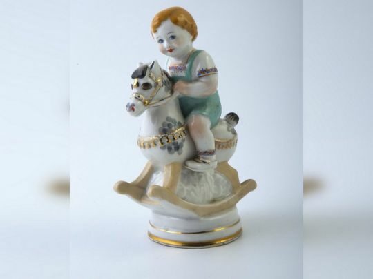 &laquo;Ця&nbsp;дитяча іграшка&nbsp;&mdash; одна із&nbsp;улюблених у&nbsp;королівських сім&rsquo;ях&raquo;,&nbsp;&mdash; колекціонерка фарфору Людмила Карпінська-Романюк