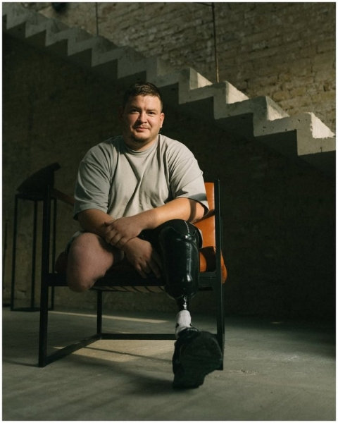 «Після вибуху я втратив зір та ноги. Зрозумів: або стікаю кров’ю і зараз гину, або починаю діяти»: історія порятунку аеророзвідника