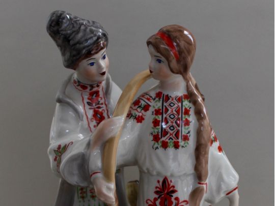 «Порцелянові композиції, натхненні піснею „Несе Галя воду“, зачаровують красою», — колекціонерка Людмила Карпінська-Романюк