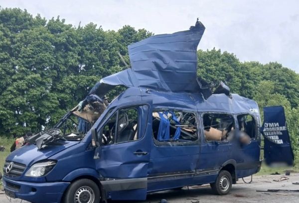 Окупанти розстріляли рейсовий автобус на Сумщині та били по мирних містах України: є загиблі та поранені