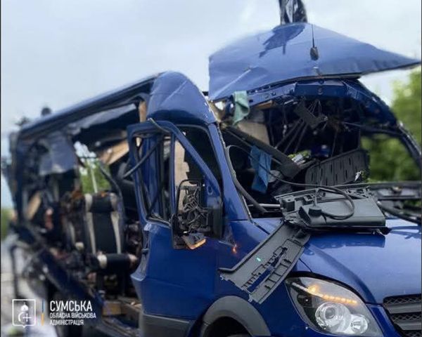 Окупанти розстріляли рейсовий автобус на Сумщині та били по мирних містах України: є загиблі та поранені