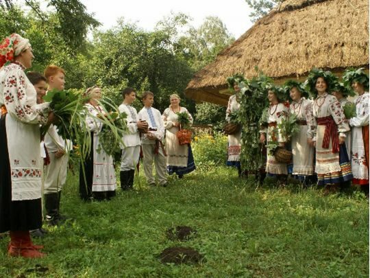 Літні обереги та&nbsp;дівочі ворожіння на&nbsp;Русалчин Великдень: народні обряди, заклинання та&nbsp;заборони на&nbsp;Трійцю, яка в&nbsp;цьому році припадає на&nbsp;8 червня