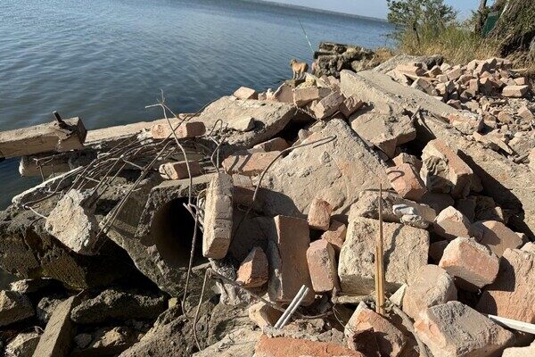 В Одесской области мусор после обстрела школы сбросили вблизи Аккерманской крепости